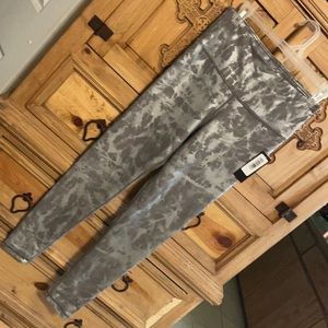 NWT Savvi Phoenix Leggings sz M Silver Gray